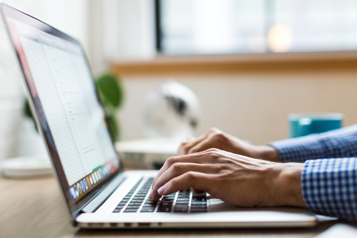 How to Safely Buy a Used Laptop in Pakistan: Check Battery Health First