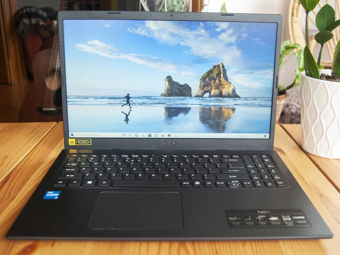 Acer Aspire 5 A515-56 i5-1135G7 8GB 512GB Used Laptop Lahore — Acer laptop keyboard and ports view, Lahore Pakistan