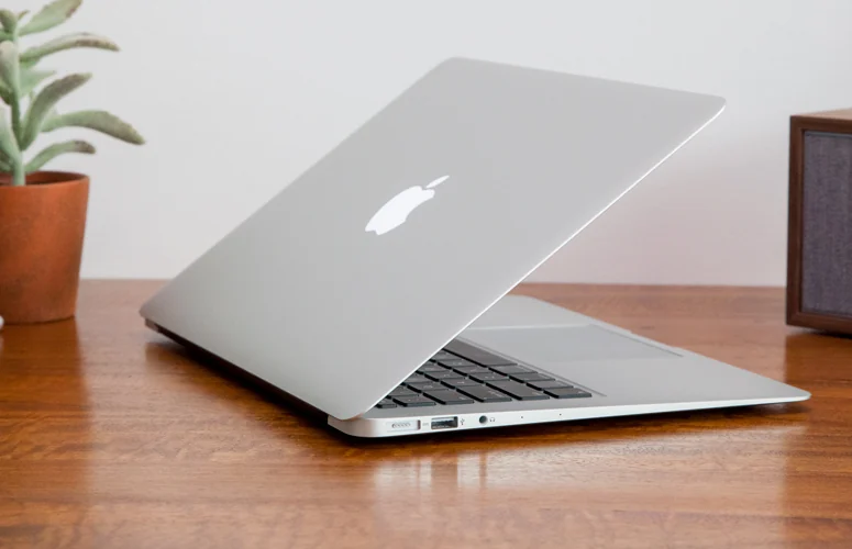 Apple MacBook Air 13 2017 i5 i5-5350U 8GB 128GB Used Lahore — Apple laptop keyboard and ports view, Lahore Pakistan