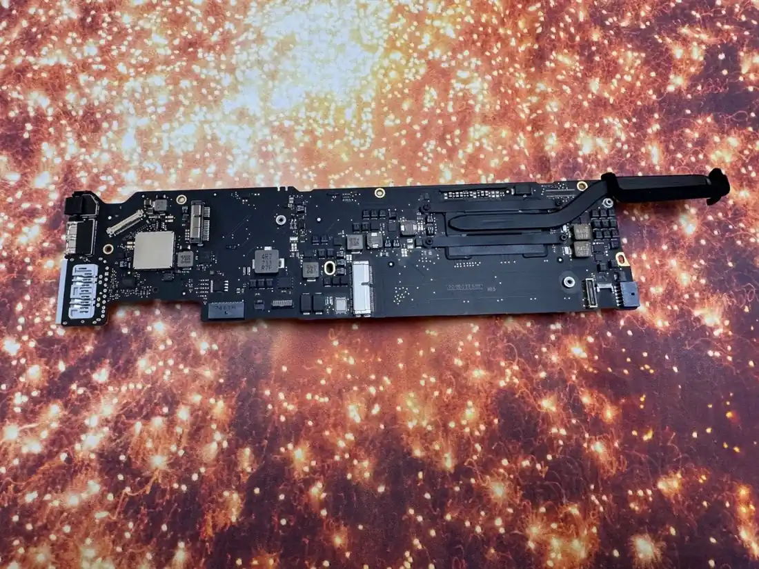 MacBook Air 13″ 2017 Logic Board (A1466, i5 8GB) — used Apple laptop for sale in Pakistan, NN Laptops Lahore