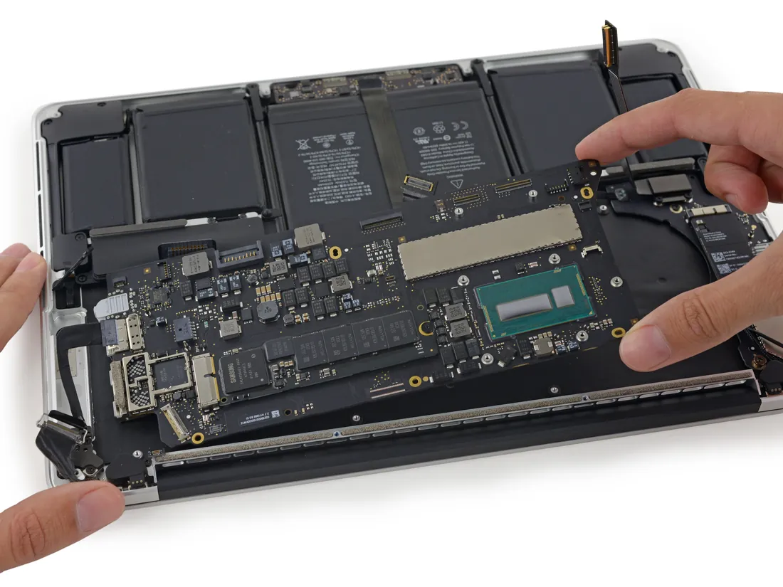 MacBook Pro 13″ 2015 Logic Board (A1502, i5 8GB) — used Apple laptop, price in Pakistan at NN Laptops Hafeez Center Lahore