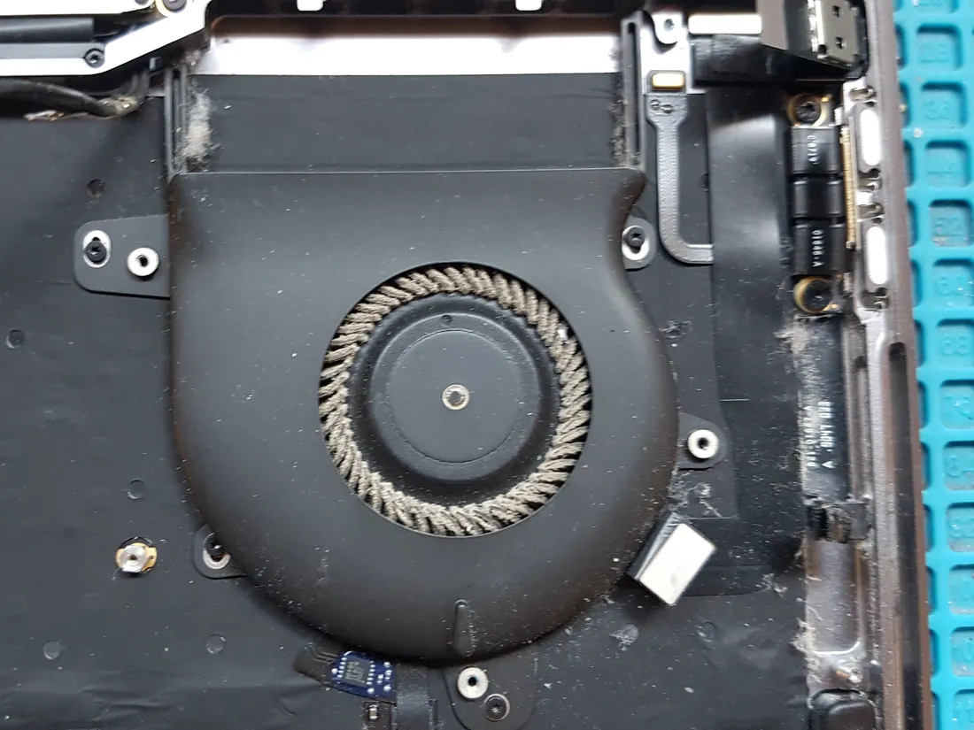 MacBook Pro 13 2018 2019 A1989 Left Side Cooling Fan — used Apple laptop, price in Pakistan at NN Laptops Hafeez Center Lahore