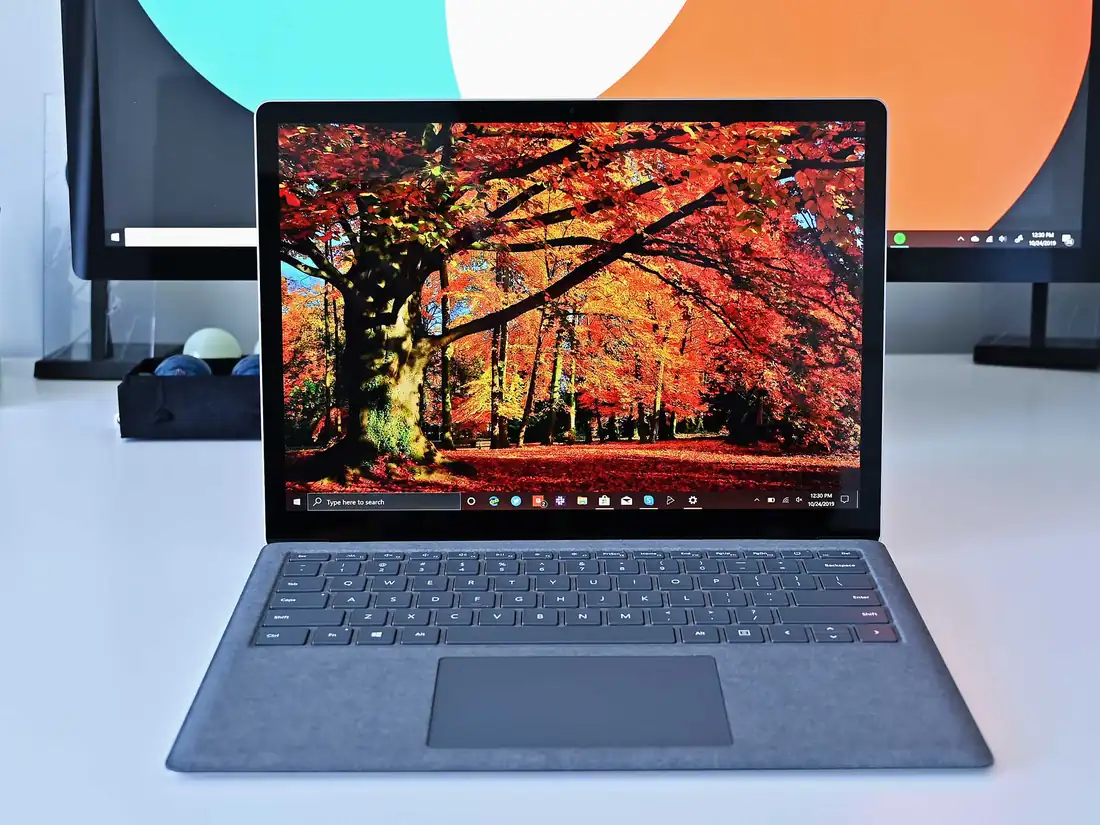 Microsoft Surface Laptop 3 13.5 i5 i5-1035G7 8GB 256GB Used — Microsoft laptop keyboard and ports view, Lahore Pakistan